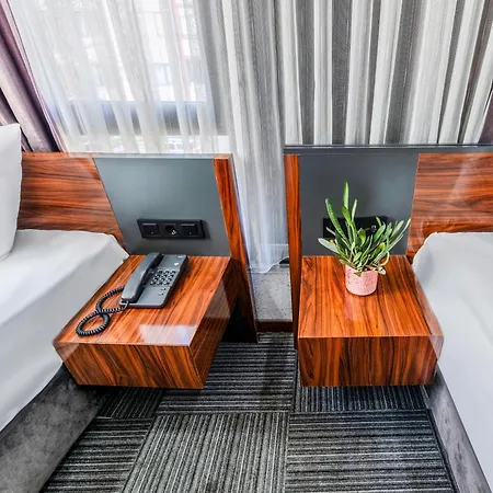 Hotel Med Airport 4*